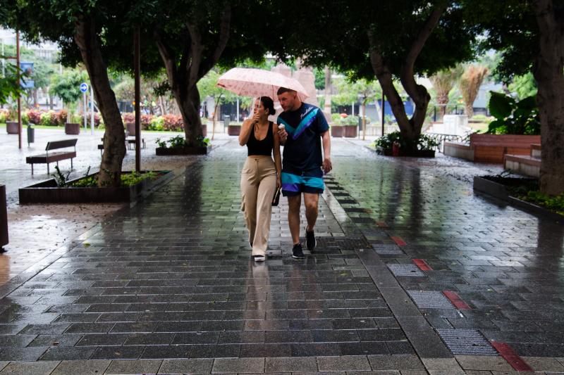 Imagen de archivo de una pareja paseando por Mesa y López.