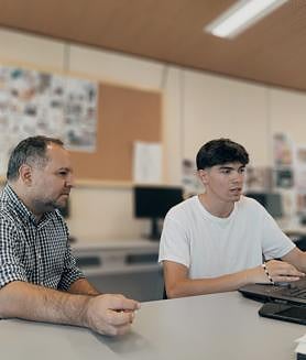 Imagen secundaria 2 - La Casa de los Coroneles acerca los artistas a la Escuela de Arte