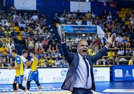 Sergio Miguel Camarero, en uno de sus gestos más característicos.