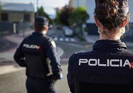 Imagen de archivo de un binomio de agentes de la Policía Nacional.