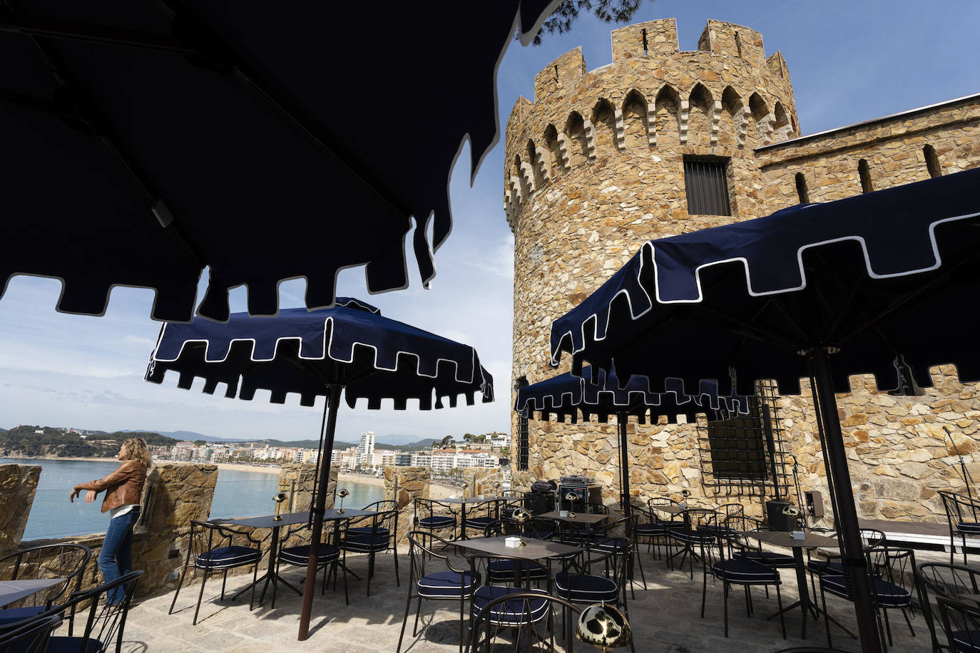 El Castillo de Lloret de Mar (Girona), conocido como Castell d'en Plaja, abre sus puertas por primera vez a la ciudadanía convertido en una experiencia inmersiva dedicada a la emergencia climática pensada para convertirse en una herramienta pedagógica.