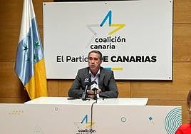 El candidato de CC a la alcaldía de Las Palmas de Gran Canaria, Francis Candil, durante la rueda de prensa.