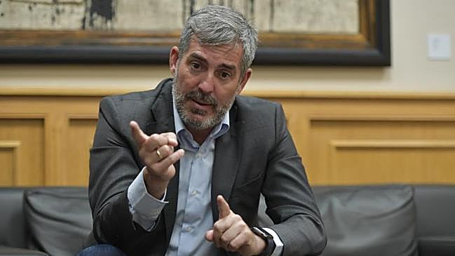 Imagen después - El blanco terminó de poblar hasta la barba de Fernando Clavijo (CC) al finalizar su legislatura.