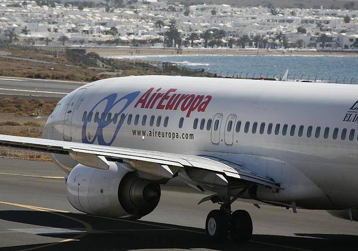 Imagen de un avión de la compañía AirEuropa en el aeropuerto de Lanzarote.