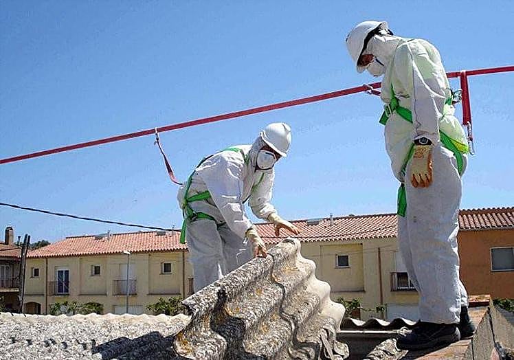 Imagen correspondiente a la primera campaña de retirada de amianto.