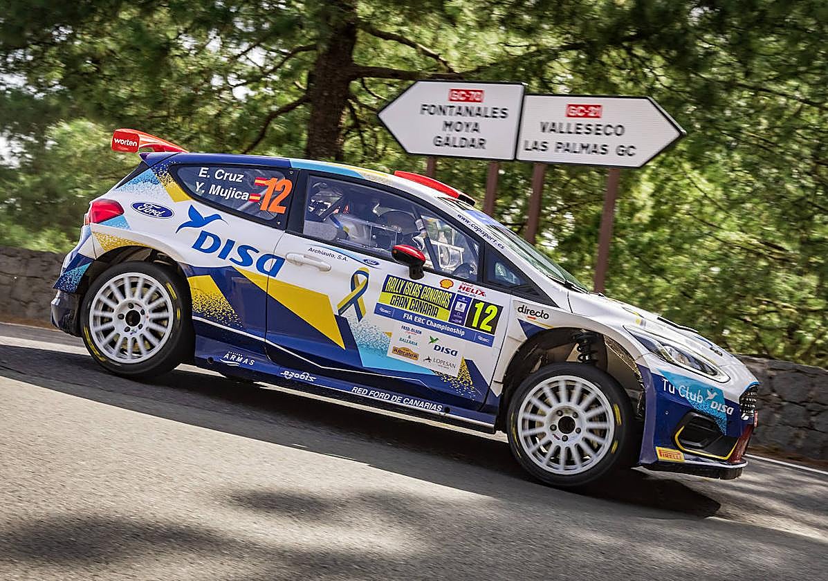 Enrique Cruz, a los mandos de su Ford Fiesta Rally2 es uno de los que encabeza el cartel autonómico este año.