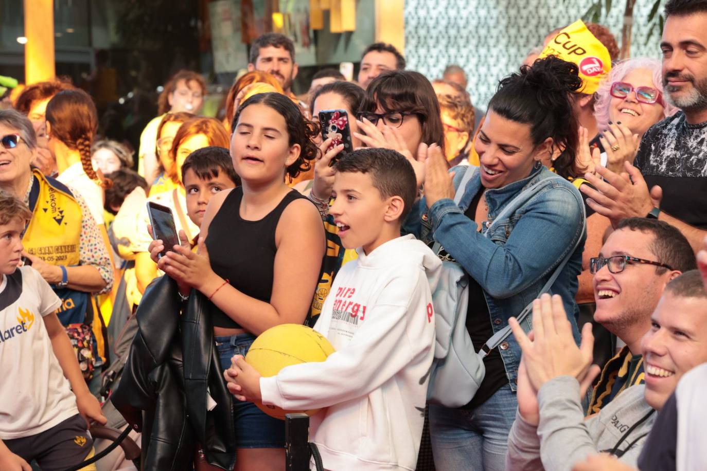 La afición agasaja al Granca