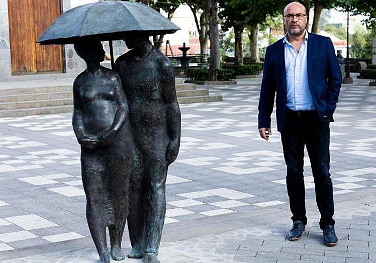 El alcalde de Valleseco en una fotografía reciente en el casco del municipio.