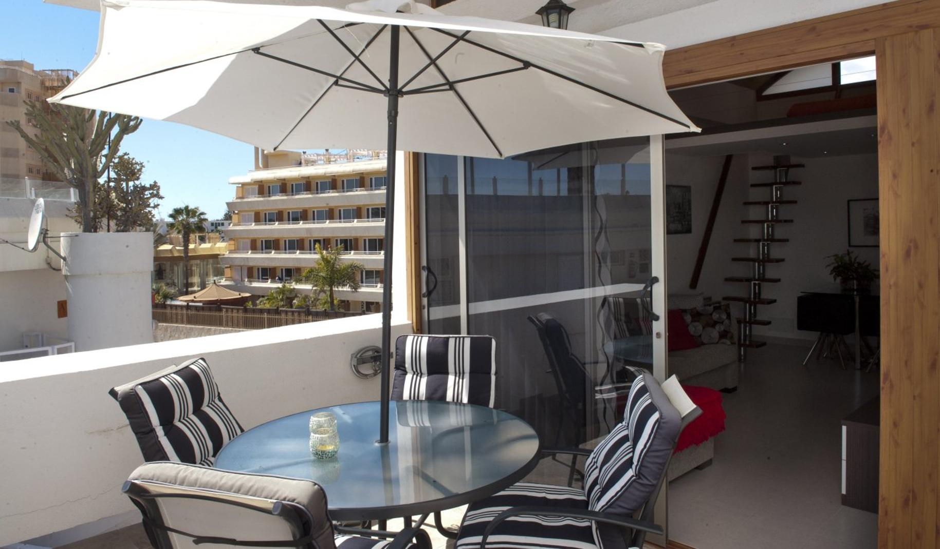 The registrars: «There is no cheating.  Whoever buys a tourist apartment knows that he only has that use »