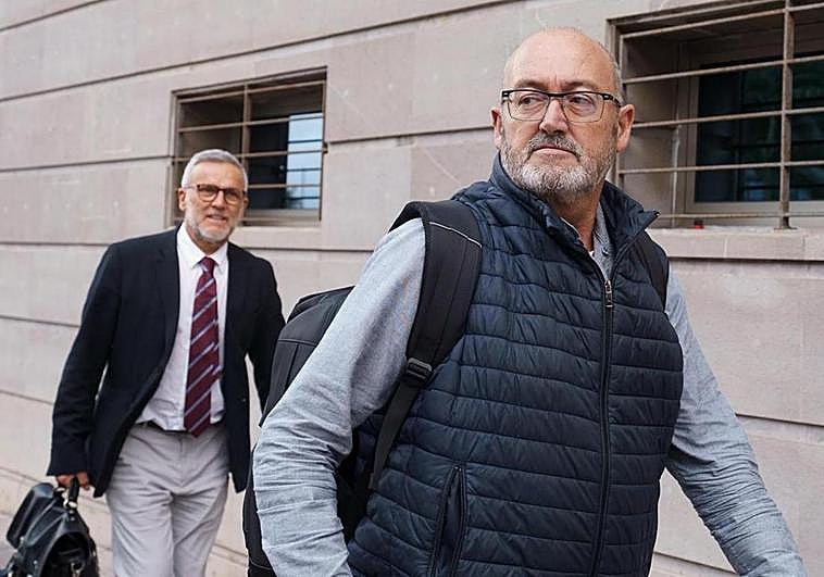 Bernardo Fuentes, exdiputado y supuesto líder de la trama, en una foto de archivo frente a los juzgados.