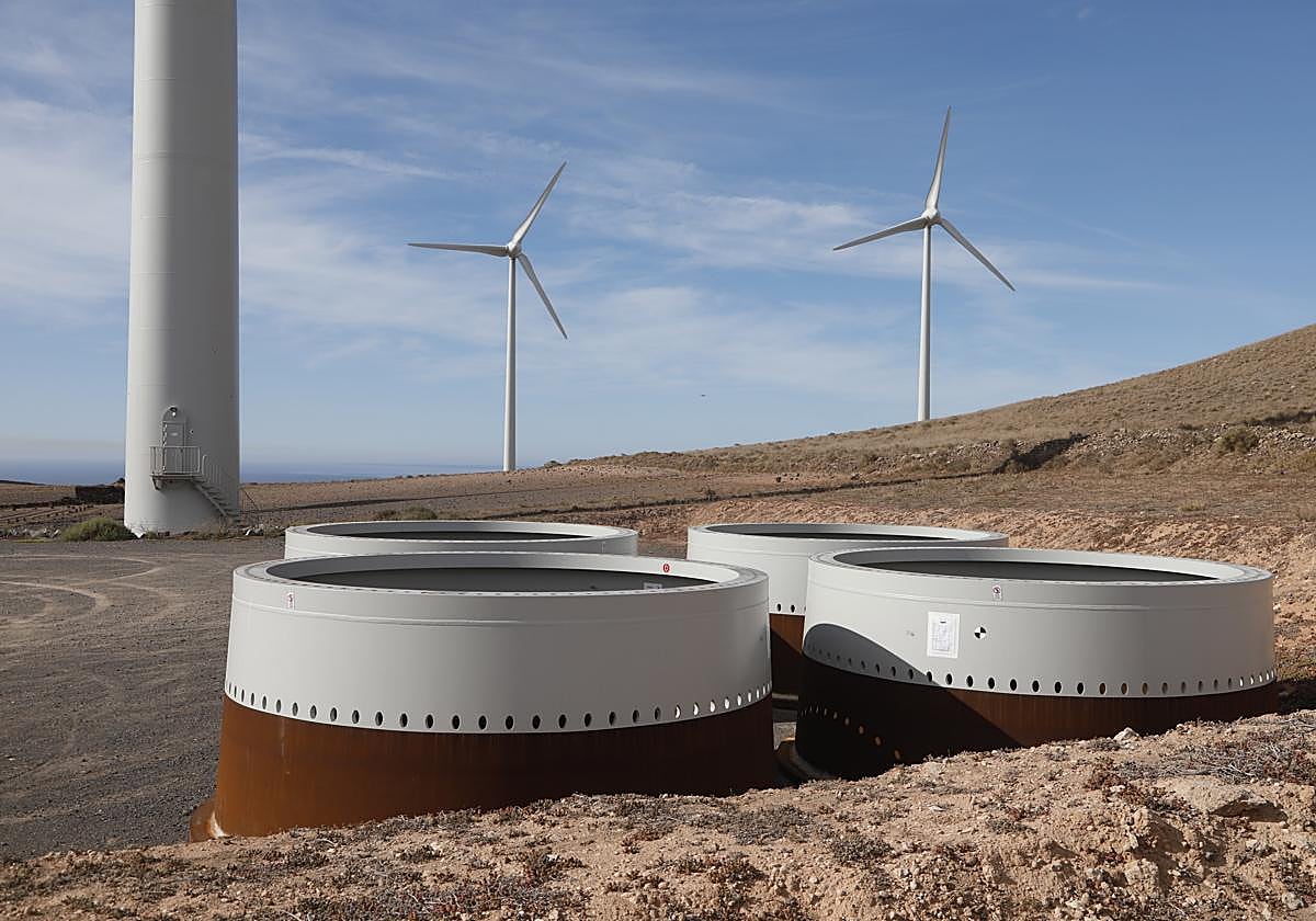 Infraestructura del futuro parque eólico, junto a los aerogeneradores cercanos a Zonzamas.