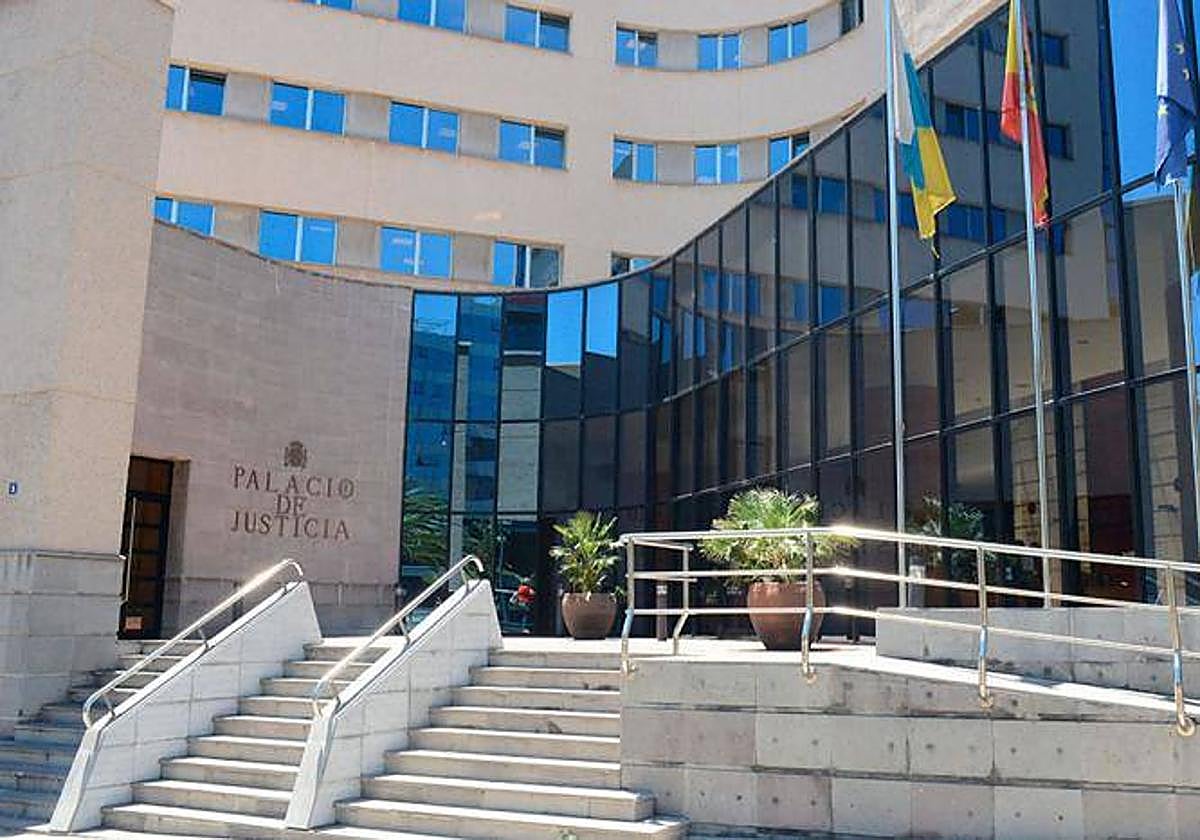 Fachada de la sede de la Justicia de Santa Cruz de Tenerife.