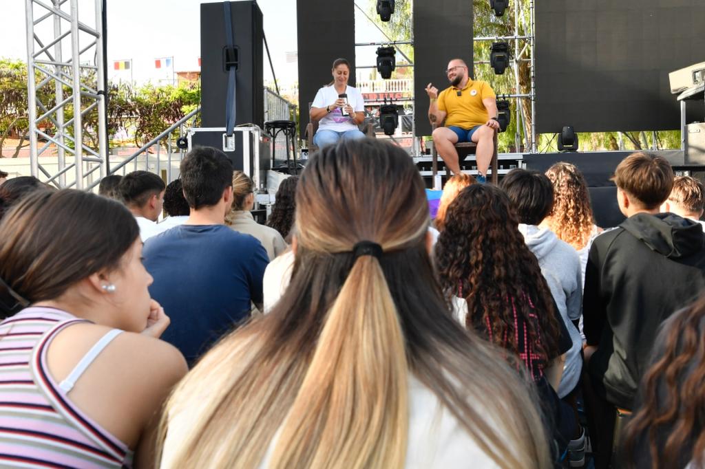 Charla sobre igualdad y juventud trans organizada por el Maspalomas Pride