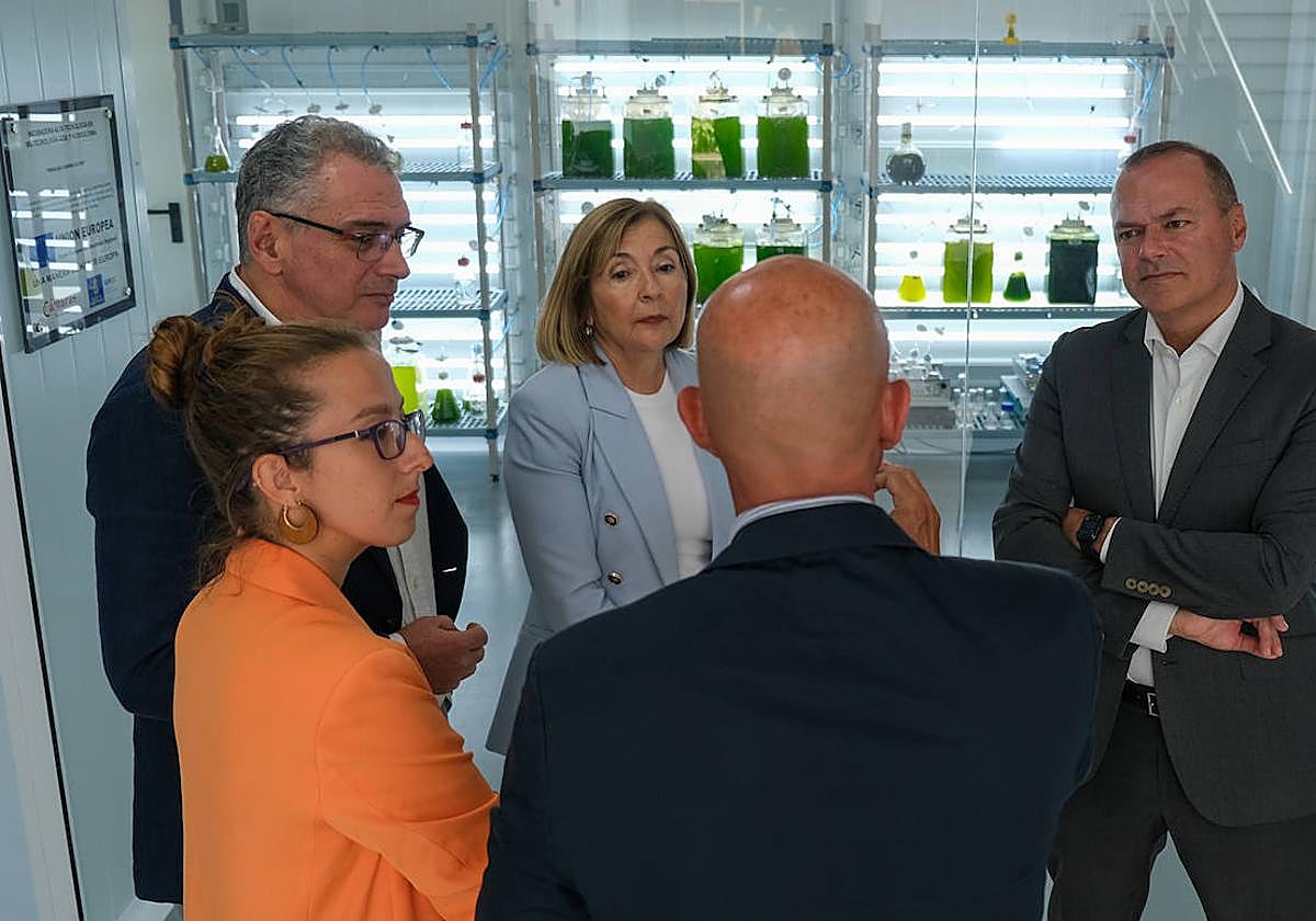 Un momento de la visita de Augusto Hidalgo a las instalaciones del ITC en Pozo Izquierdo.