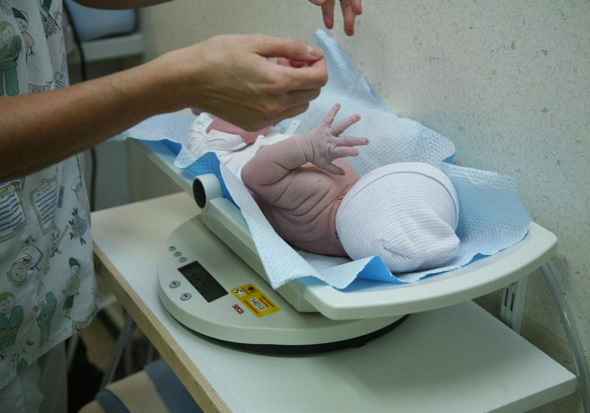 Las enfermeras alertan ante la escasez de matronas