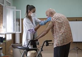 El papel de la enfermería ha sido fundamental durante la pandemia, ya que la campaña vacunal contra la covid recayó en estas profesionales.