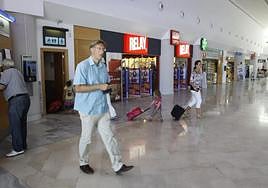 Imagen de archivo de un comercio en el aeropuerto de Lanzarote.