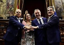 De izquierda a derecha. Casimiro Curbelo (ASG); Noemí Santana (Podemos); Ángel Víctor Torres (PSOE); y Román Rodríguez (NC).