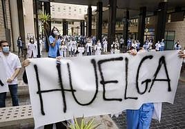 Imagen de archivo de una huelga de médicos temporales.