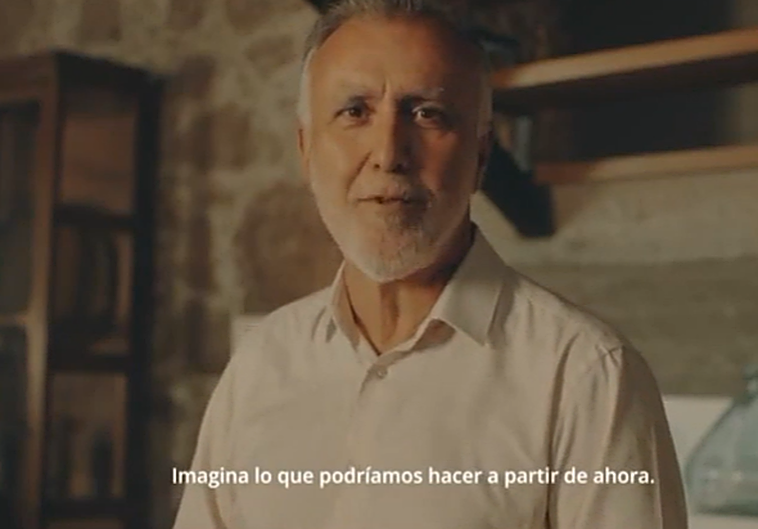 «Rendirse nunca fue una opción»: Torres, con su padre, en un vídeo de campaña