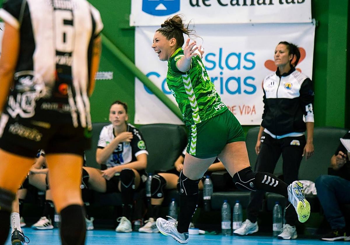 Spugnini celebra uno de los goles del Rocasa este domingo.