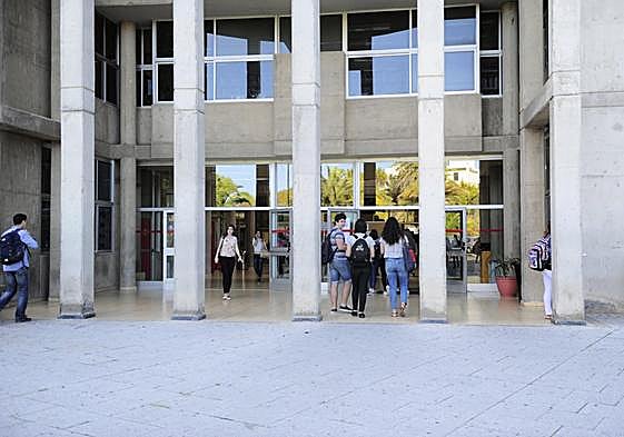 Imagen de archivo de alumnado en el campus de Tafira de la ULPGC.