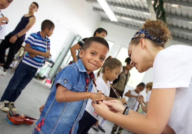 Niños hondureños participantes en el proyecto pedagógico de Barrios Orquestados.