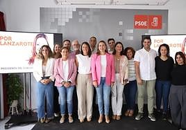 María Dolores Corujo, con candidatos socialistas en Lanzarote.
