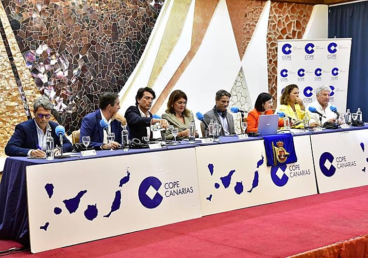 Candidatos y candidatas a la alcaldía de Las Palmas de Gran Canaria en un dedate electoral organizado por COPE Más Gran Canaria.