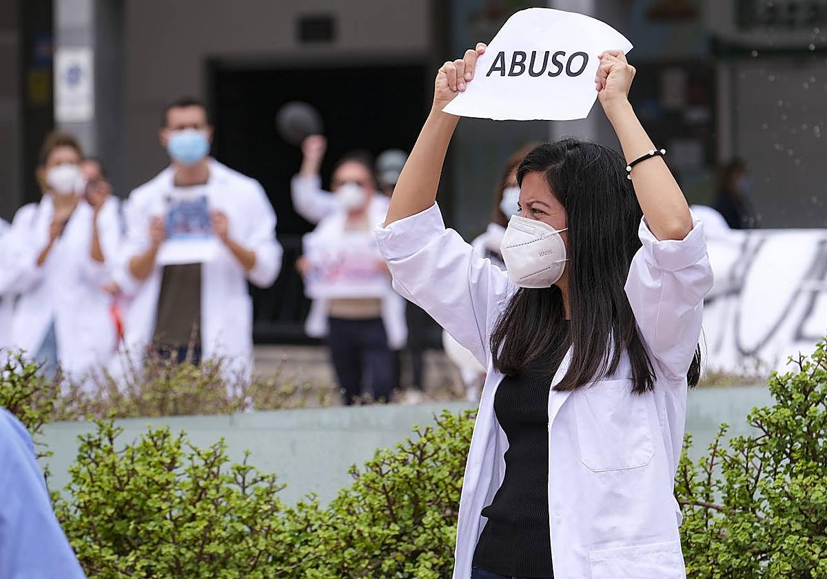 Imagen de archivo de una protesta de los médicos en la capital grancanaria de mayo de 2021.