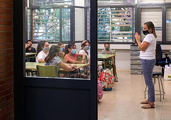 Educación amplía las listas de empleo: 3.145 personas se inscriben para dar clase