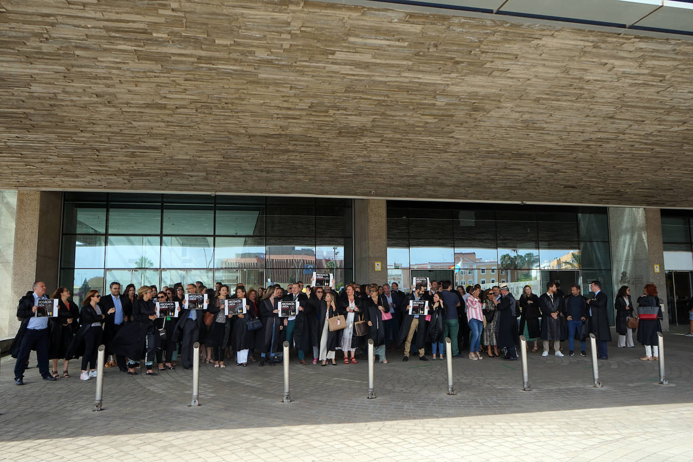 Los letrados del turno piden mejoras y censuran la actitud de un juez