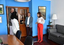 La alcaldesa y el concejal de Medioambiente apoyaron la inauguración.