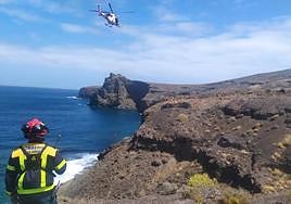 Un helicóptero del GES rescata a un senderista en Agaete