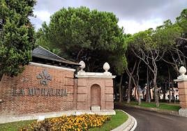 La entrada a una de las urbanizaciones más exclusivas de Madrid.