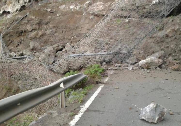 Imagen del último desprendimiento ocurrido en la GC-200 a la altura de Andén Verde.