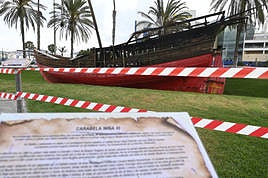 Arde la carabela, languidece la ciudad capital