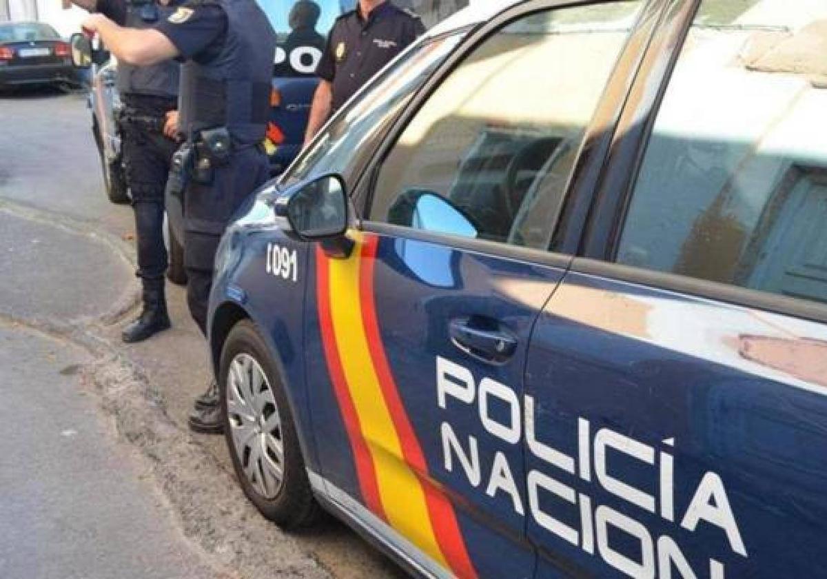 Dos detenidos en L'Hospitalet y Las Palmas por traficar con hachís por mensajería