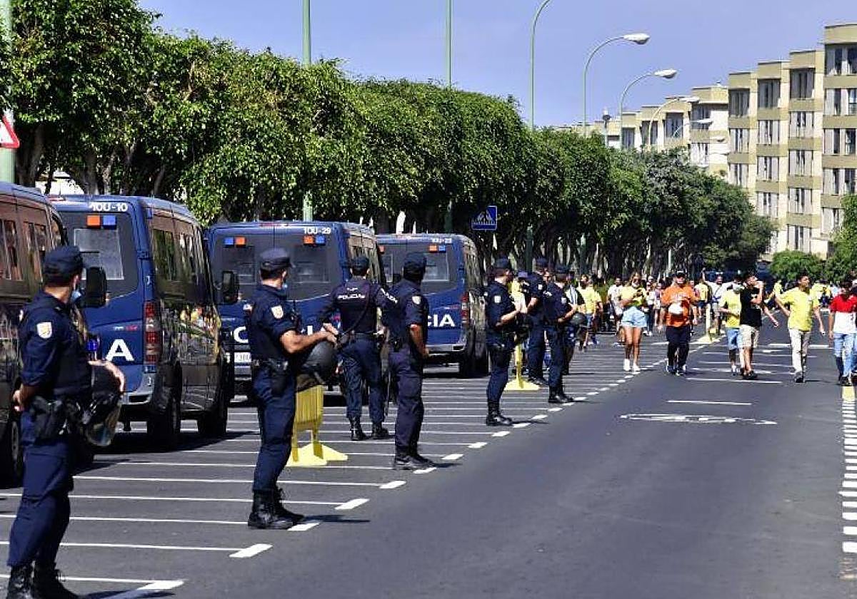 Imagen de archivo del dispositivo de seguridad efectuado en el anterior derbi disputado en Gran Canaria.