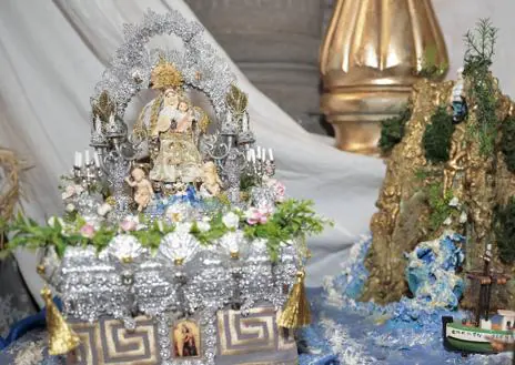 Imagen secundaria 1 - Detalle de los tronos expuestos en la parroquia de San Francisco de Borja, en Vegueta.
