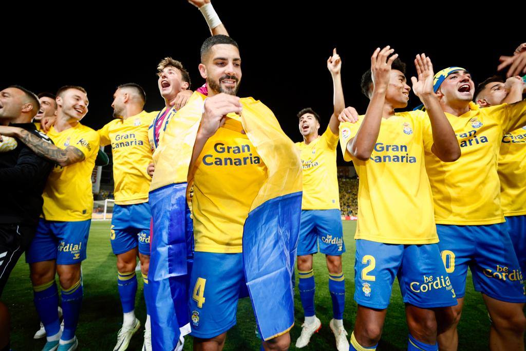 Emotiva celebración de los jugadores de la UD en el Gran Canaria