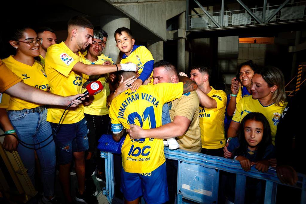 Emotiva celebración de los jugadores de la UD en el Gran Canaria