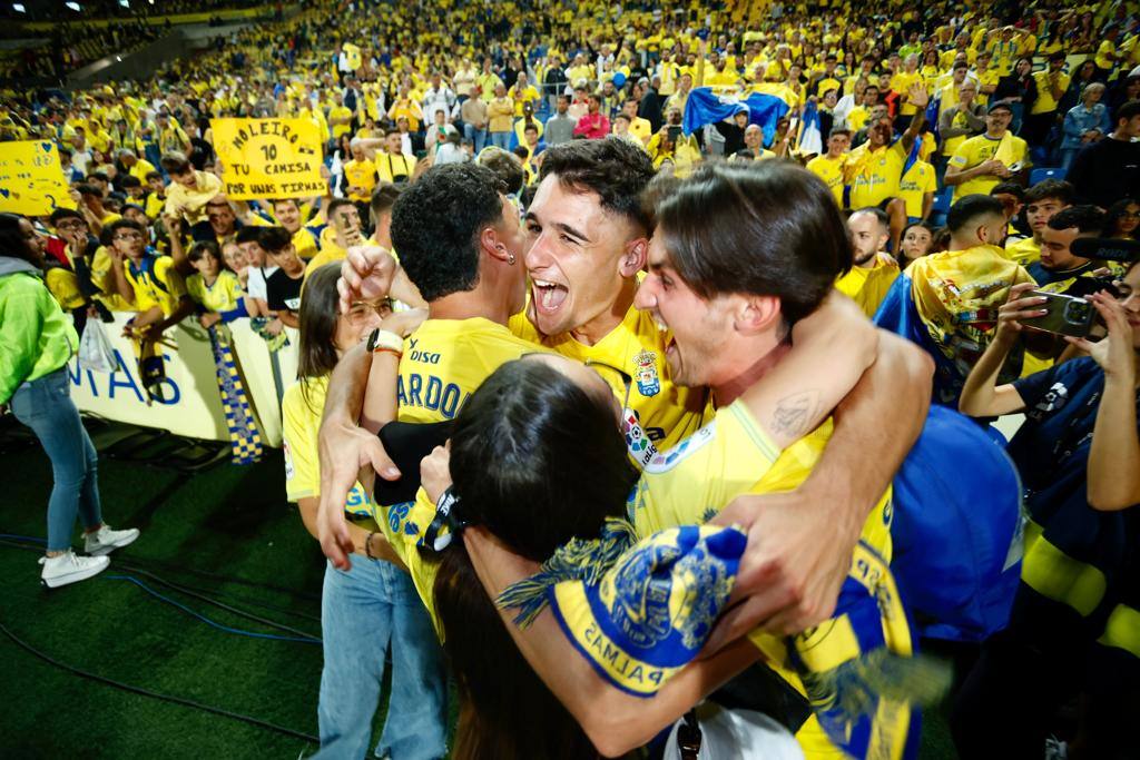 Emotiva celebración de los jugadores de la UD en el Gran Canaria