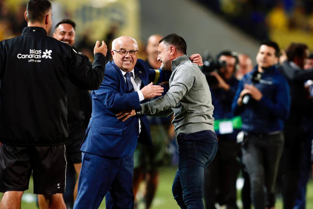 Emotiva celebración de los jugadores de la UD en el Gran Canaria