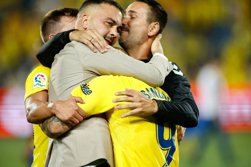 Emotiva celebración de los jugadores de la UD en el Gran Canaria