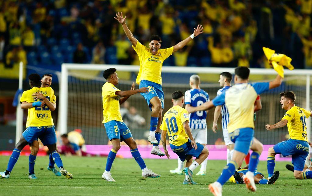 Emotiva celebración de los jugadores de la UD en el Gran Canaria