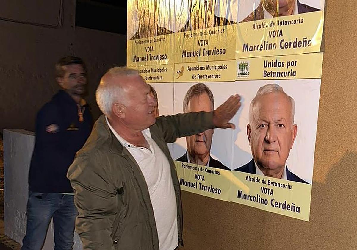 Cerdeña, en la pega de carteles del inicio de la campaña electoral.