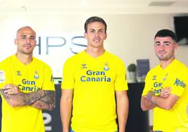 Sandro Ramírez, Eric Curbelo y Alberto Moleiro, jugadores de la Unión Deportiva Las Palmas.