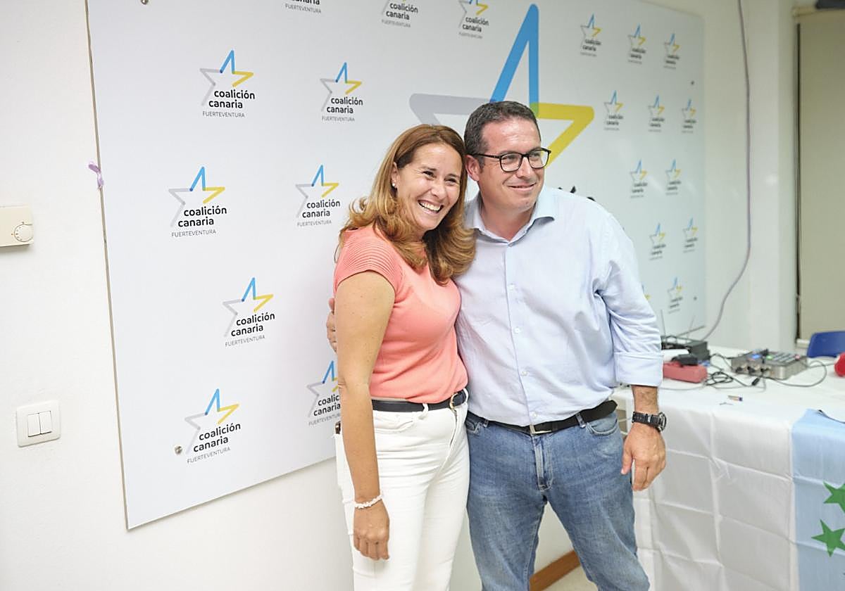 Lola García, presidenta electa del Cabildo de Fuerteventura, y David de Vera, candidato más votado a la alcaldía de Puerto del Rosario.