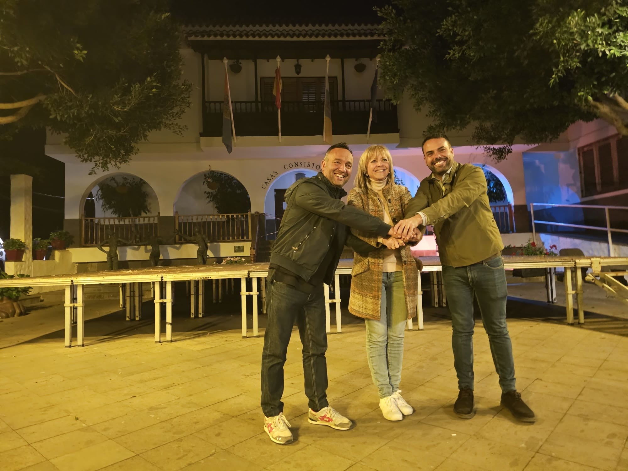 De izquierda a derecha, Ramos (UVE), Peñate (AxSM) y Déniz (PSOE).